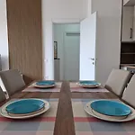 Red & White Palace Apartman *