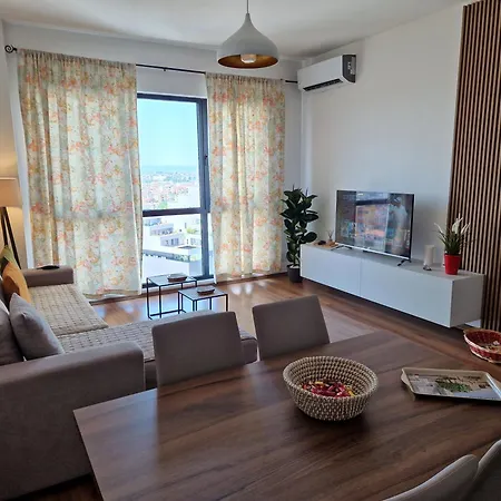 Apartment Red & White Palace *